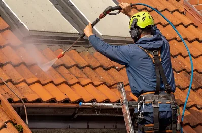 Démoussage et hydrofuge de toiture à Suaux